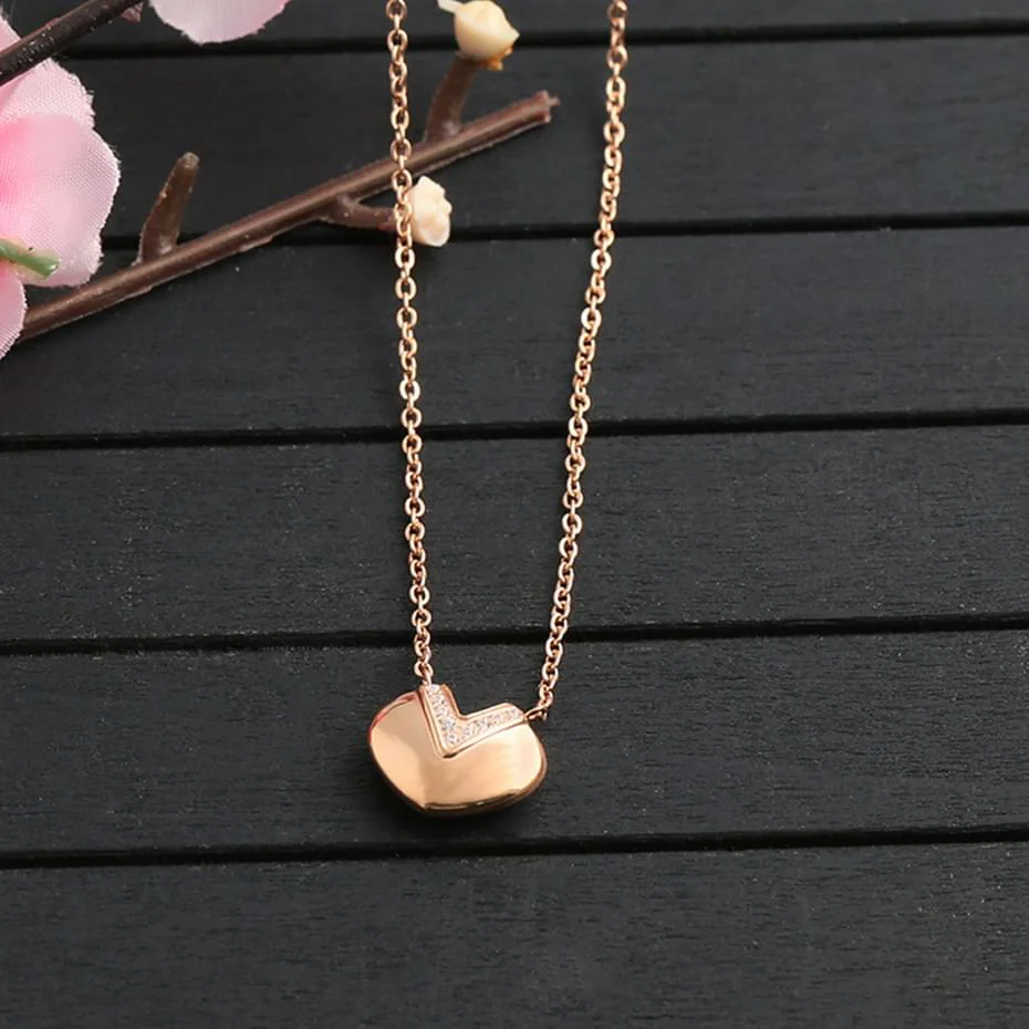 Mr. Hu from Xiamen is looking for OEM stainless steel heart-shaped diamond necklace - Jinmeiyuan jewelry factory