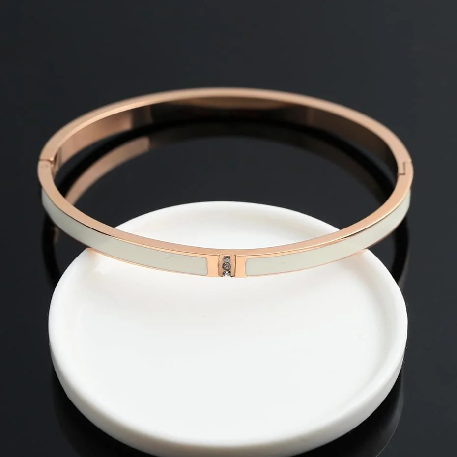 Mr. Lu from Hubei Province is looking for a jewelry processing factory for a jewelry brand company
